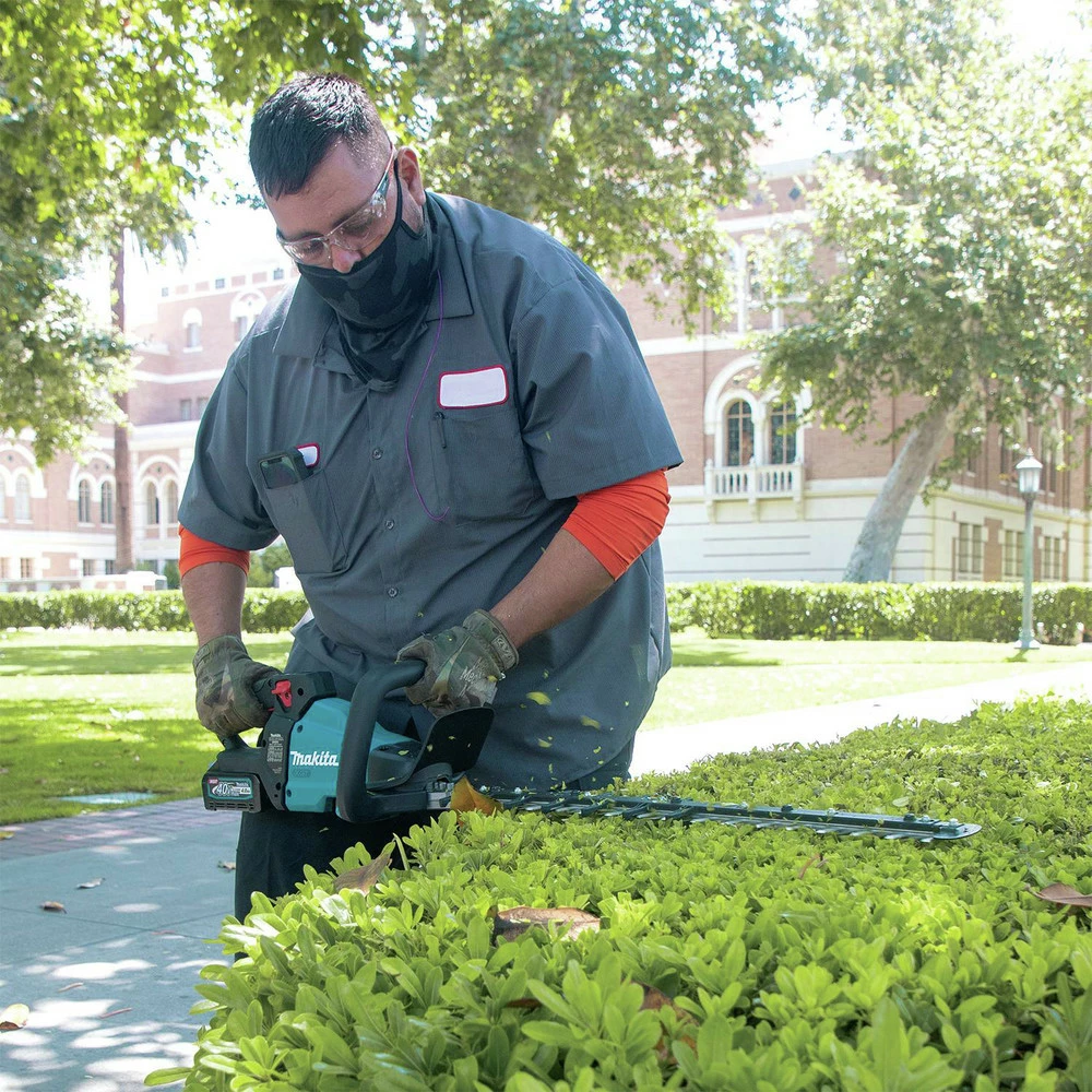 Makita GHU01M1 40V Max XGT Brushless Lithium-Ion 24 In. Cordless Rough Cut Hedge Trimmer Kit (4 Ah) 10 Makita GHU01M1 40V Max XGT Brushless Lithium-Ion 24 In. Cordless Rough Cut Hedge Trimmer Kit (4 Ah) - Image 8