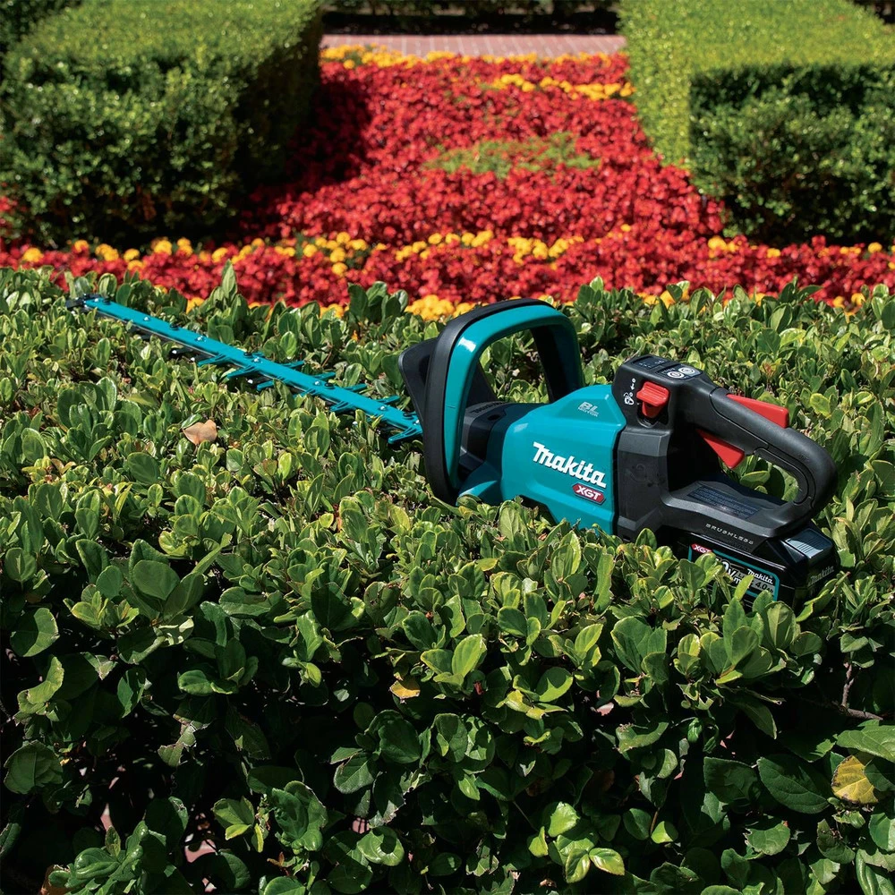 Makita GHU02M1 40V Max XGT Brushless Lithium-Ion 24 In. Cordless Hedge Trimmer Kit (4 Ah) 9 Makita GHU02M1 40V Max XGT Brushless Lithium-Ion 24 In. Cordless Hedge Trimmer Kit (4 Ah) - Image 7