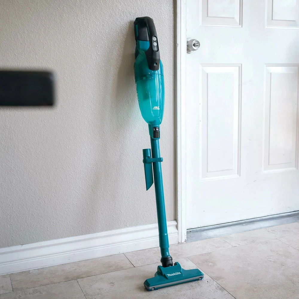 Makita GLC01Z 40V Max XGT Brushless Lithium-Ion Cordless 4-Speed HEPA Filter Compact Vacuum (Tool Only) 14 Makita GLC01Z 40V Max XGT Brushless Lithium-Ion Cordless 4-Speed HEPA Filter Compact Vacuum (Tool Only) - Image 12