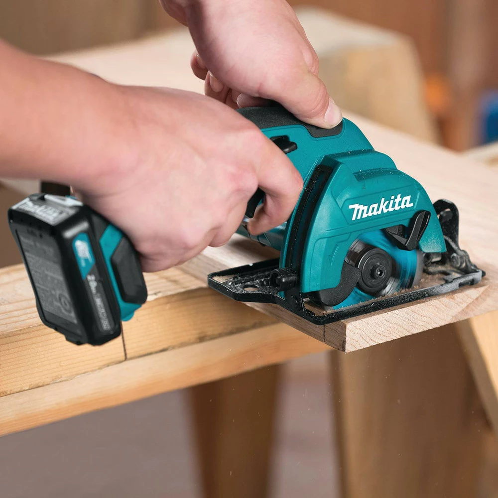 Makita SH02R1 12V MAX CXT 2.0 Ah Cordless Lithium-Ion 3-3/8 In. Circular Saw Kit 5 Makita SH02R1 12V MAX CXT 2.0 Ah Cordless Lithium-Ion 3-3/8 In. Circular Saw Kit - Image 3