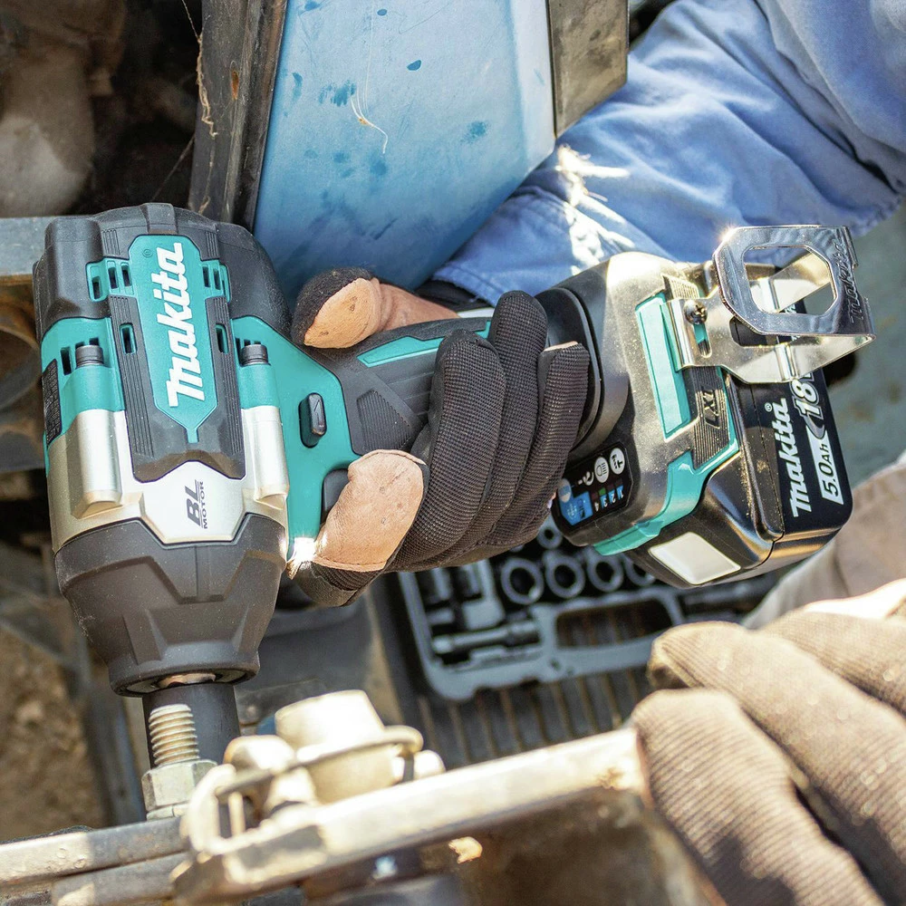 Makita XWT18T 18V LXT Brushless Lithium-Ion 1/2 In. Cordless Square Drive Mid-Torque Impact Wrench With Detent Anvil Kit With 2 Batteries (5 Ah) 20 Makita XWT18T 18V LXT Brushless Lithium-Ion 1/2 In. Cordless Square Drive Mid-Torque Impact Wrench With Detent Anvil Kit With 2 Batteries (5 Ah) - Image 18